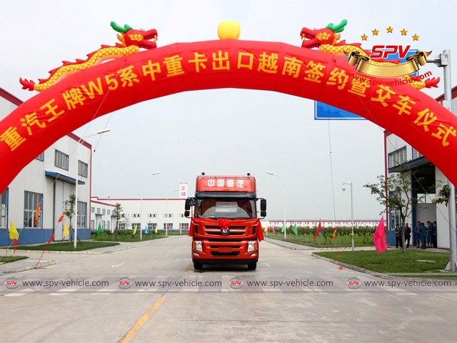 Celebration for 25 units of Sinotruck Tractor shipping to Vietnam